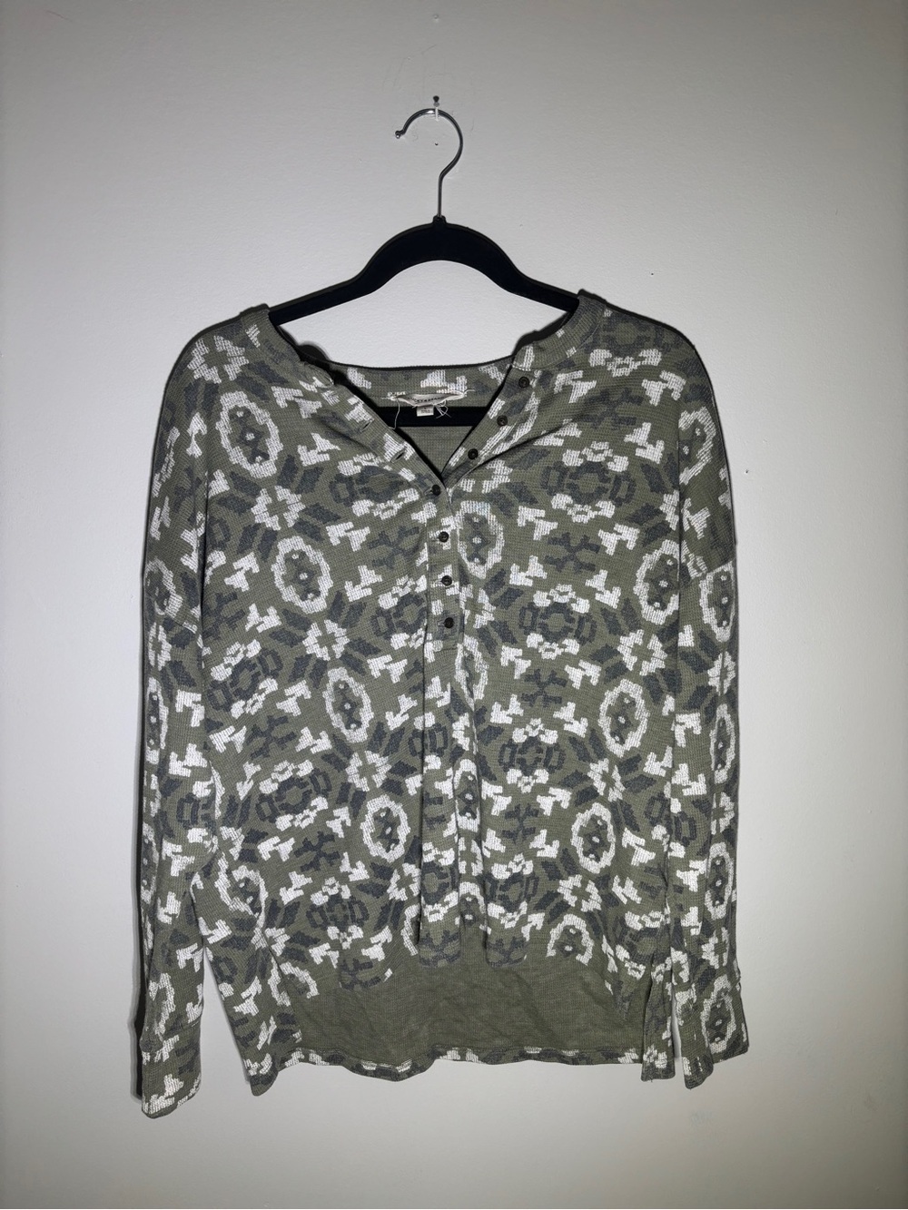 Lucky Brand Olive Tribal Print Thermal Henley Top Large